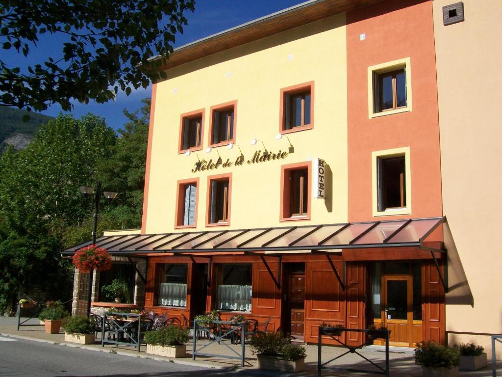Hotel De La Mairie Л’Аржантьер-ла-Бессе Экстерьер фото